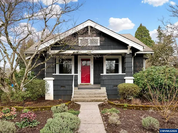 216 S James St, Silverton, OR 97381