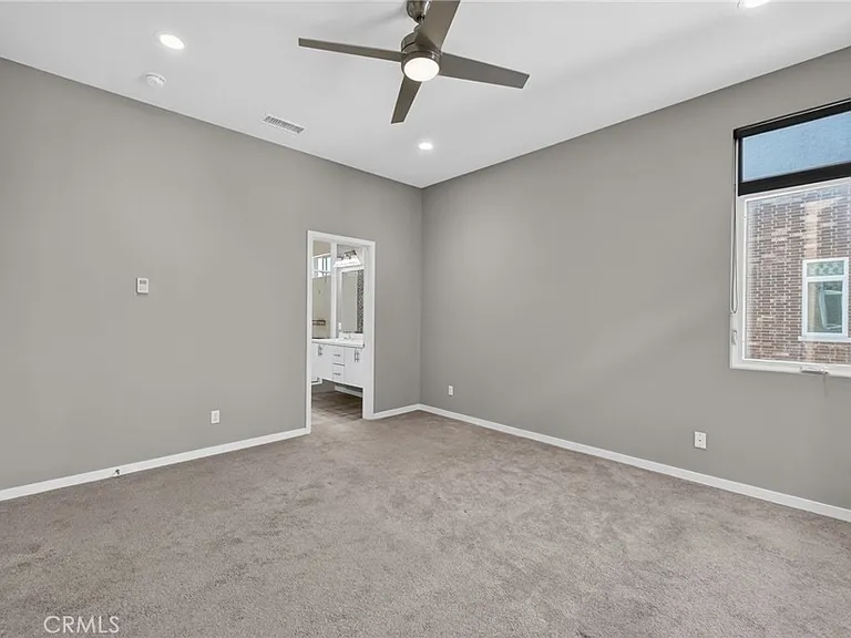 821 Brickyard Ln — Photo 37