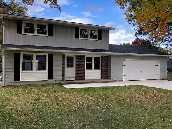 2nd image of 1390 Edgewood Dr