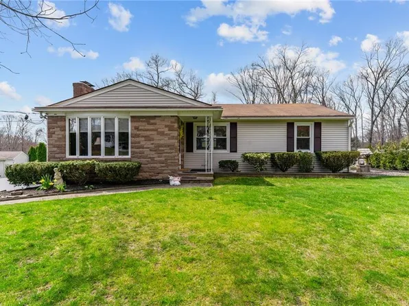 327 Angell Rd, Lincoln, RI 02865