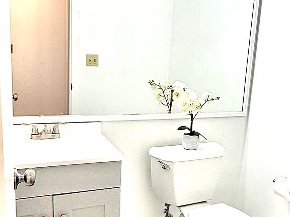 4th image of 2663 Surrey Ct