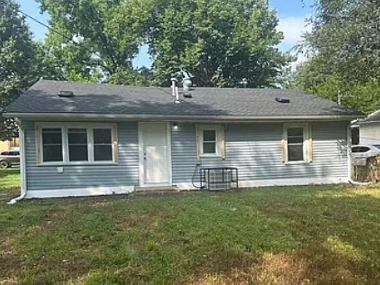 945 Howell Ave — Photo 9