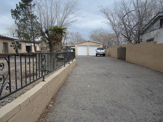 2nd image of 1718 Broadway Blvd SE