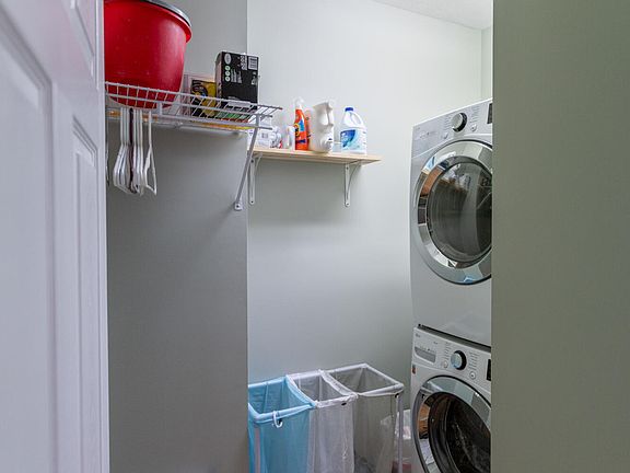3rd image of 4383 Idlewood Dr SW
