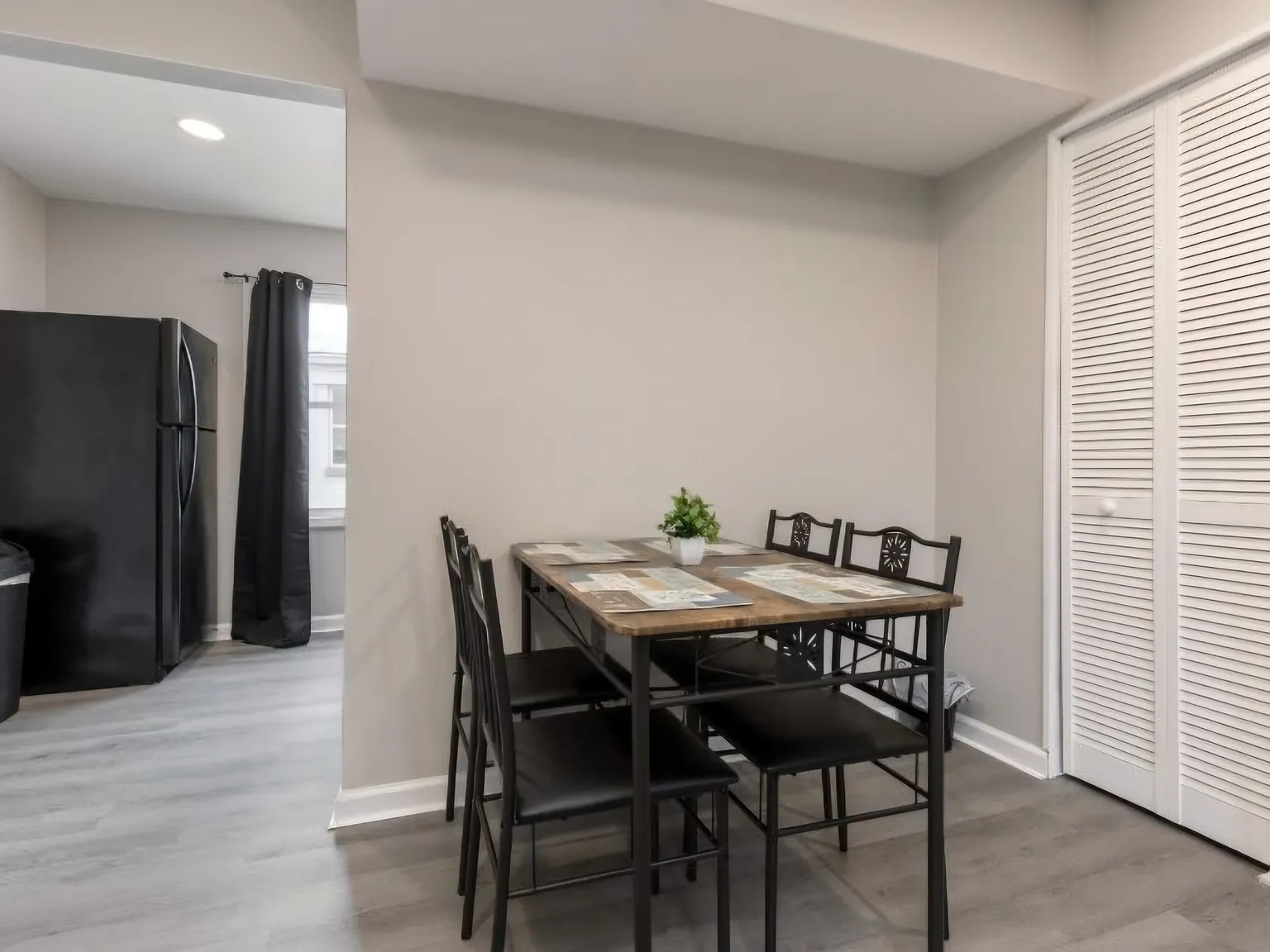 1413 Nightingale Rd - Unit 3 B — Photo 3