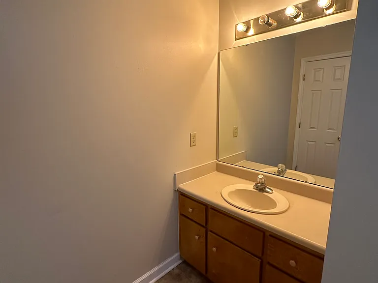 140 Talbot Ct #140 — Photo 7