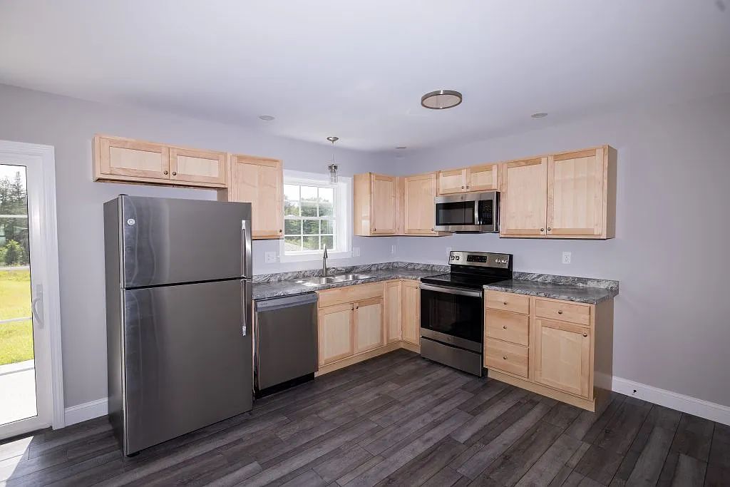 419 Center Dr — Photo 2