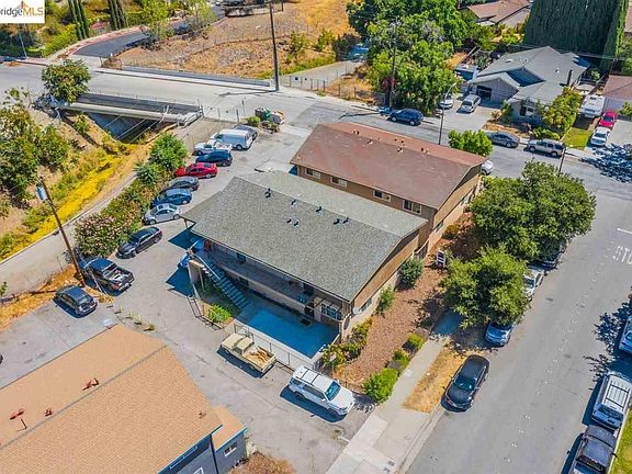 2nd image of 781 Farm Dr APT 1