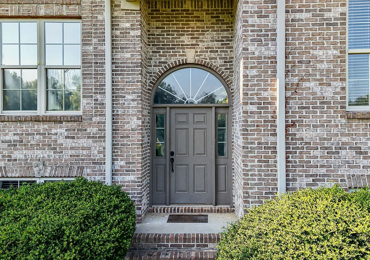 Trussville: 4/3 on acre lot, private lot — Photo 2