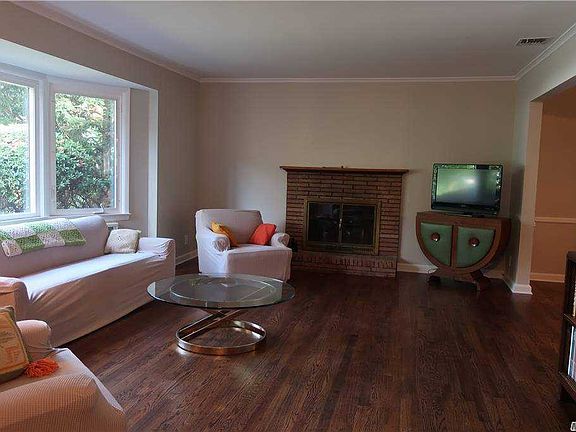 2nd image of 4 Rocklyn Ct