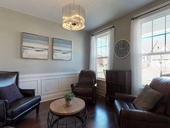 3rd image of 2108 Ravenscourt Dr