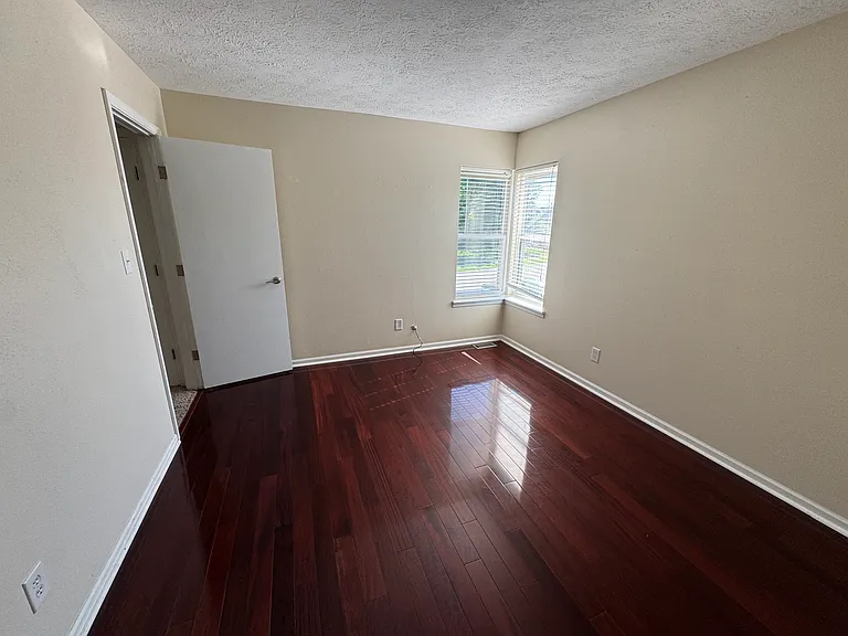 3315 Oak Tree Dr S — Photo 17