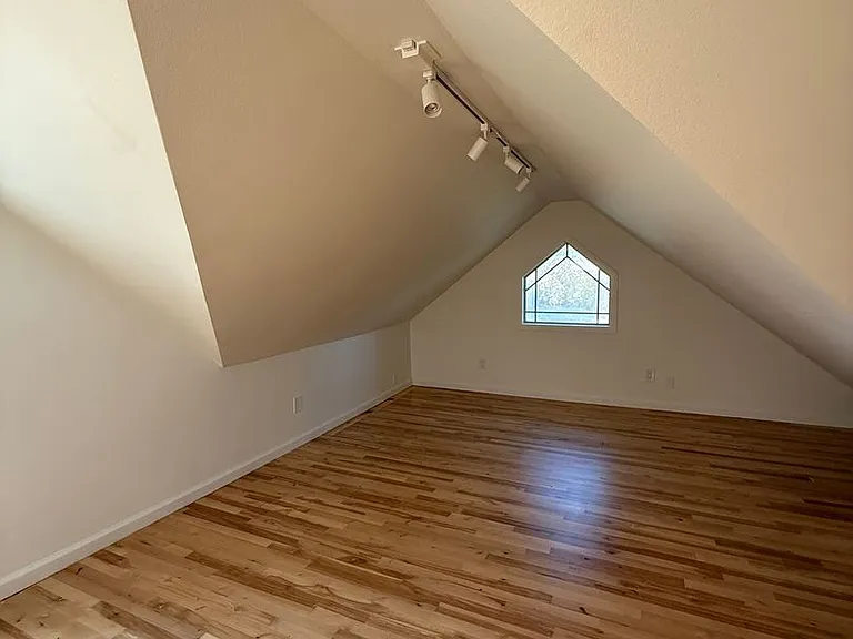 1472 Chanticleer Ave — Photo 12
