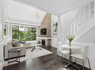 1702 Chesterfield Ave #303, North Vancouver, BC V7M 2P1