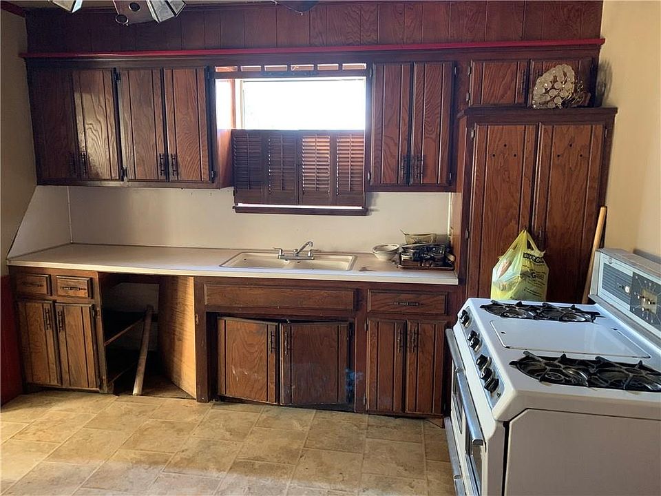 2nd image of 532 NW 1st St