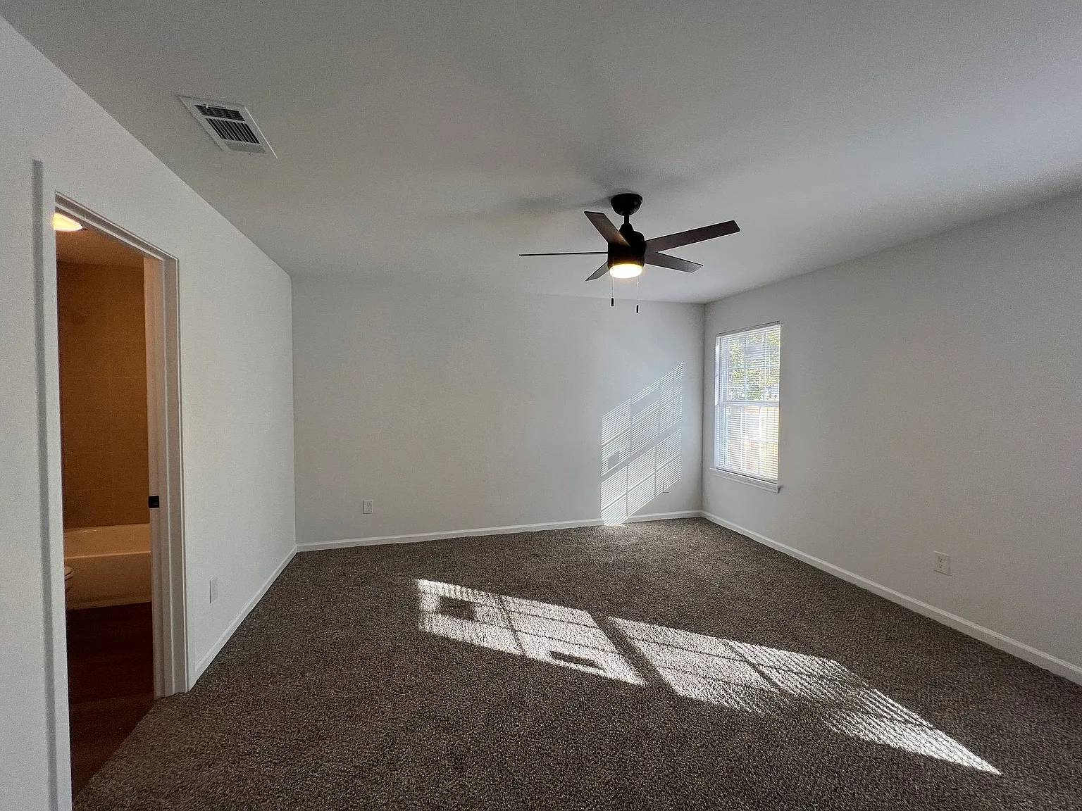 1849 Whitney Ave — Photo 3