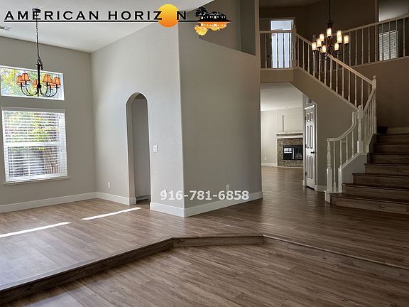 4th image of 2076 Bates Cir