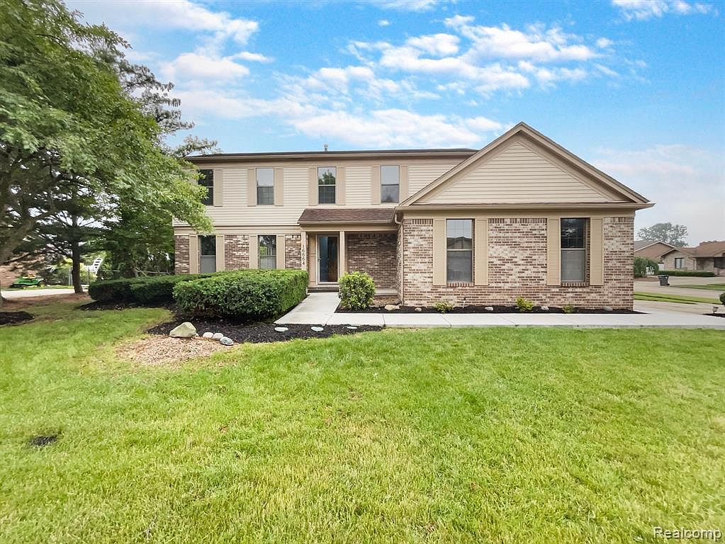 16664 Heatherwood Dr, Clinton Township, MI 48038 Zillow