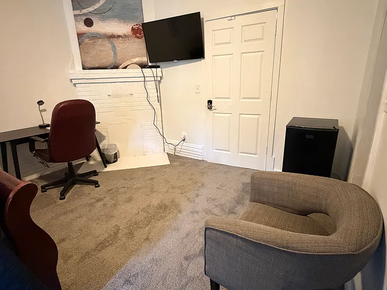 240 Wellington St SW #4 — Photo 3