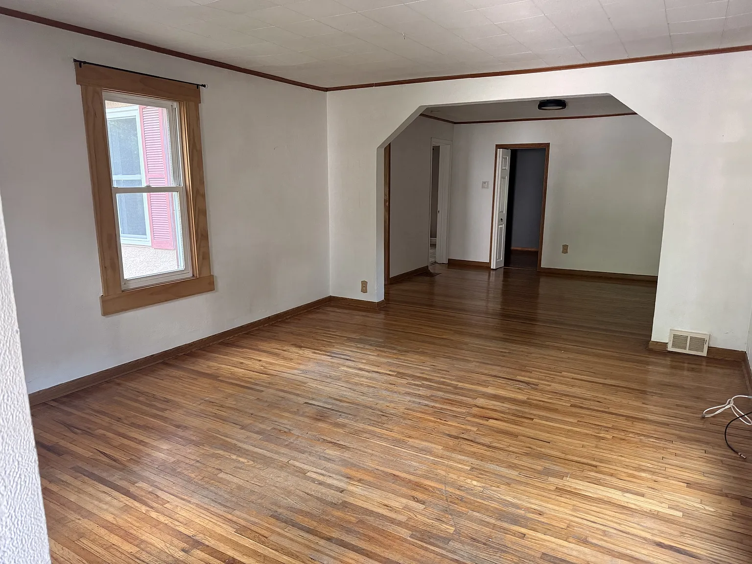 814 Owens Street North - 1 — Photo 2