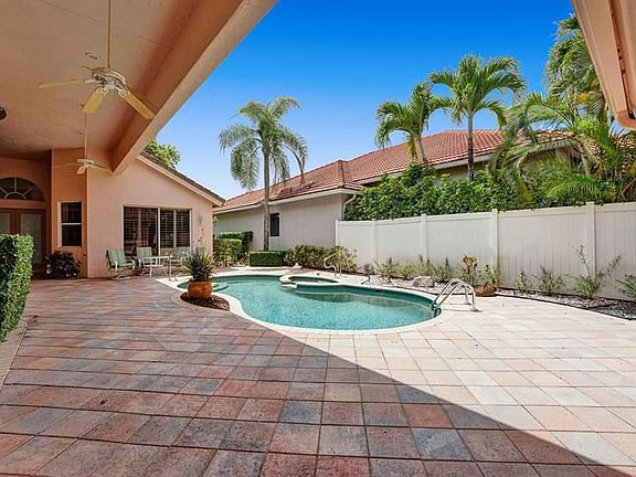 4th image of 10694 E Greenbriar Villa Dr