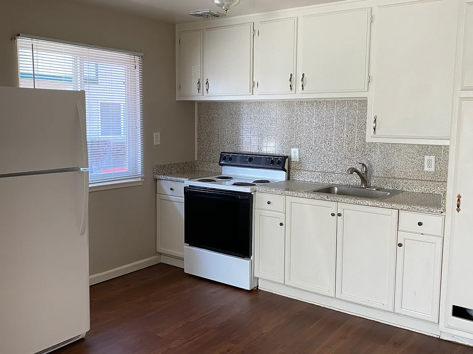 2 bed, 980 sqft, $1,900 — Photo 3