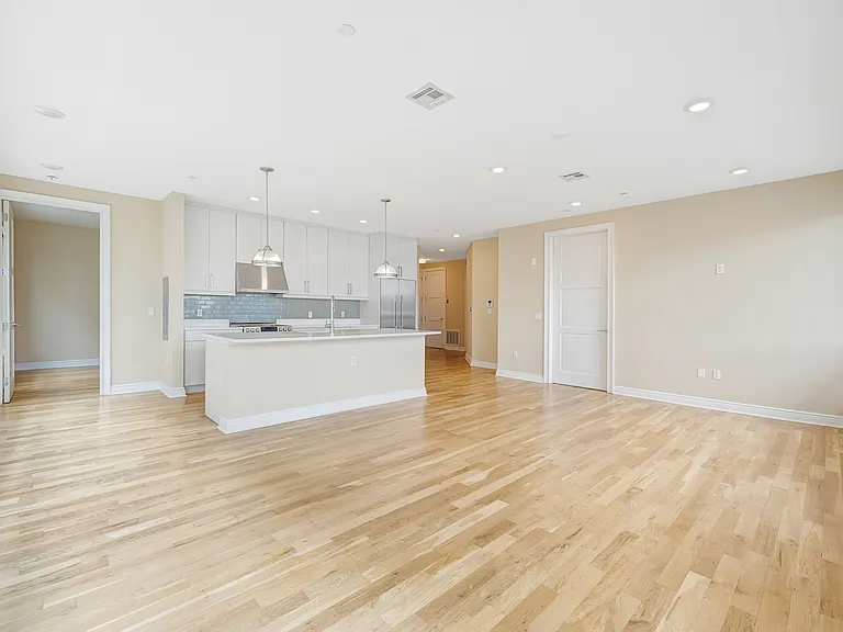 10 Main St #101 — Photo 10