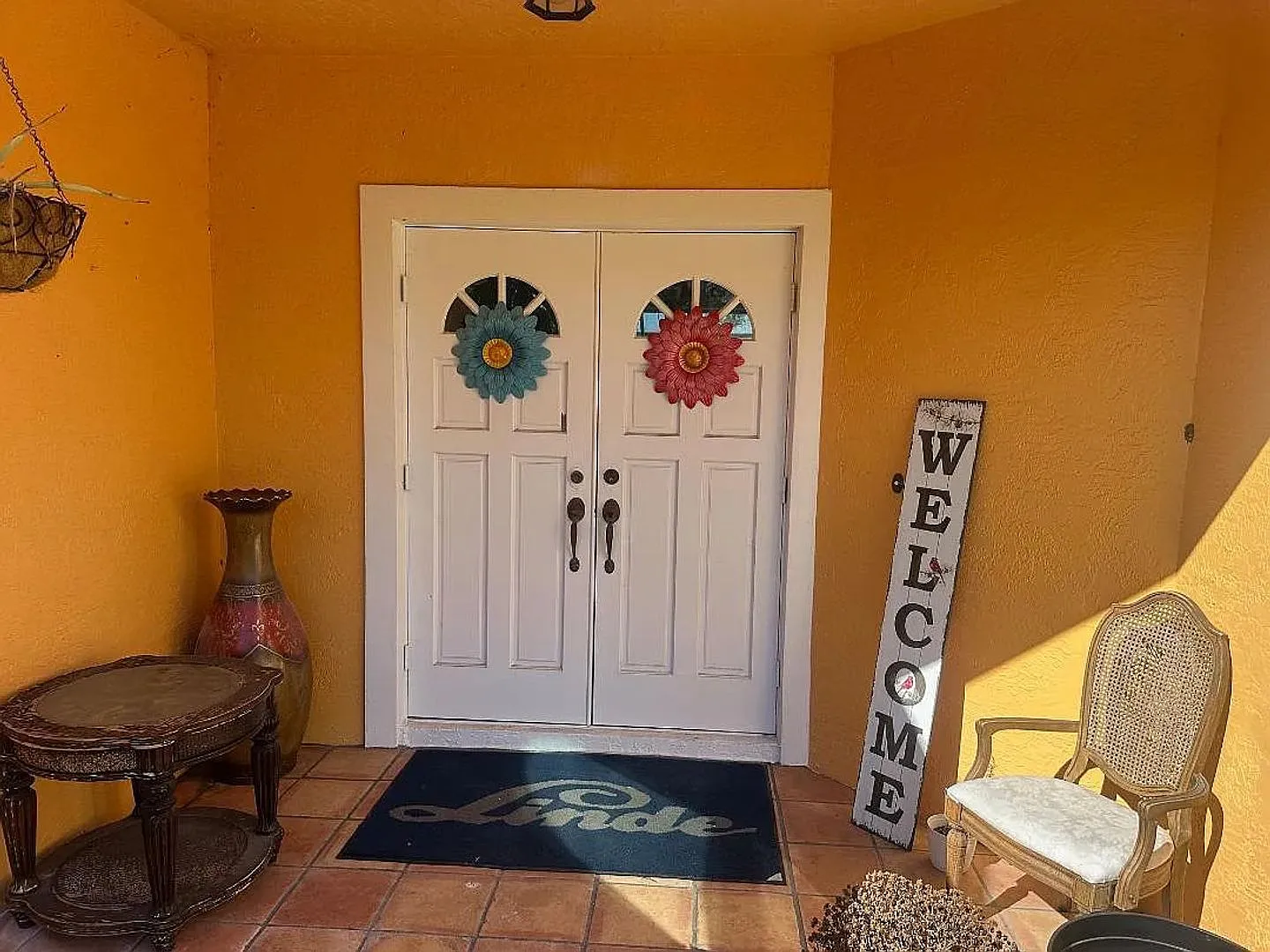 Beautifully Renovated Pool Home in The Acreage - 3bed | 2.5bath — Photo 4