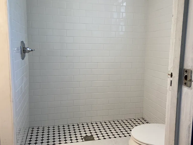 616 W Azeele St #3 — Photo 10