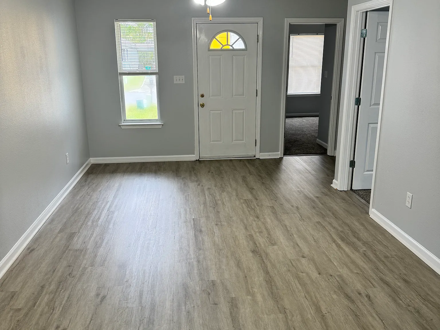 3 bed, $1,400 — Photo 2