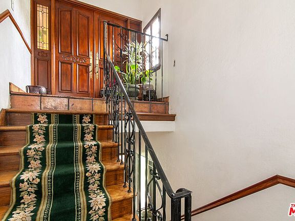 5th image of 1080 S Hayworth Ave #2