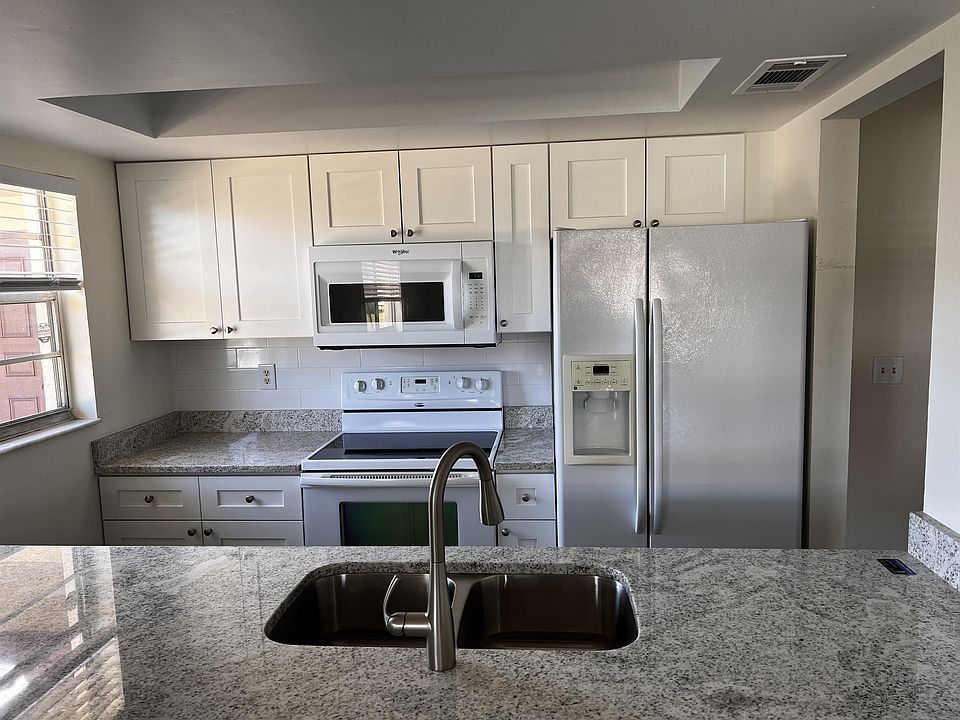 1st image of 630 SE 13th Pl Unit 12