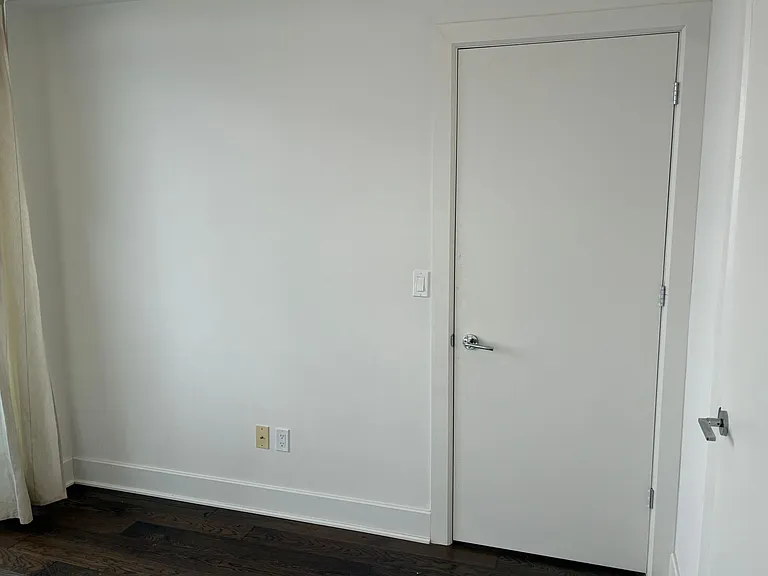 255 Bay St — Photo 27