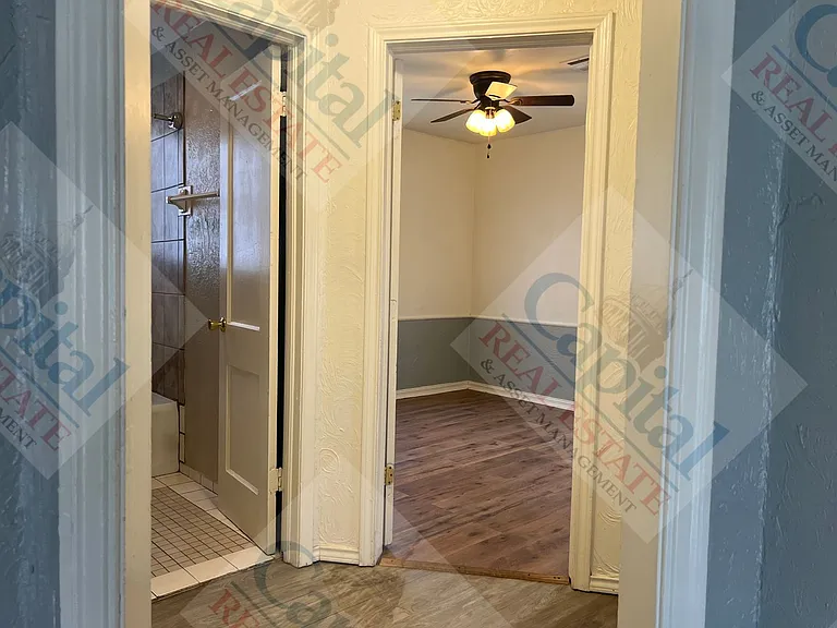 219 E Douglas Dr — Photo 7