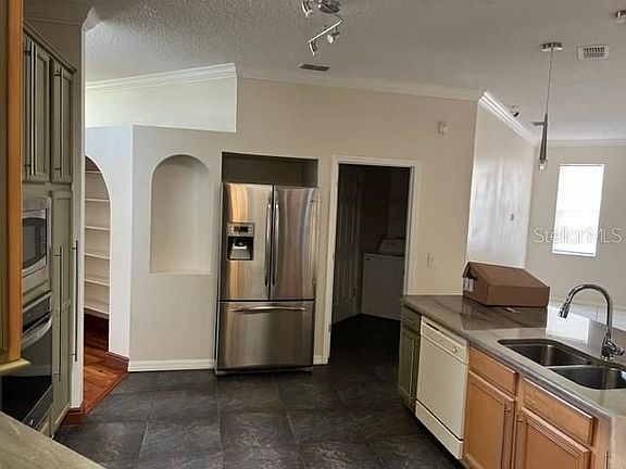 3rd image of 412 Tamarind Parke Ln
