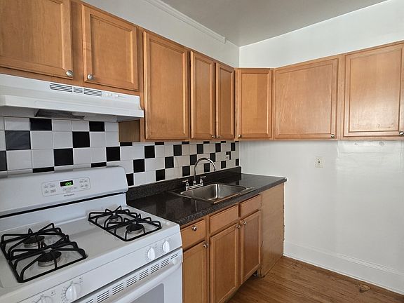 3rd image of 1717 W North Shore Ave #2C