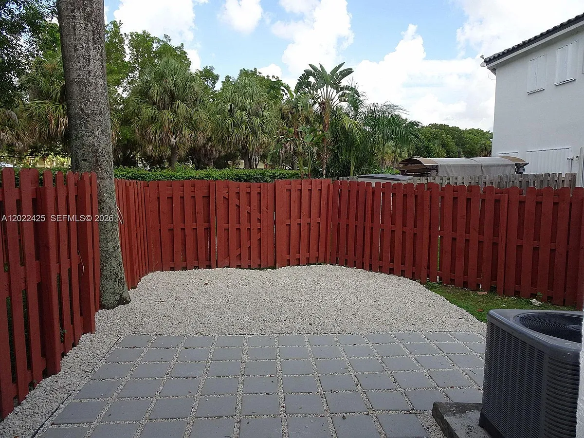 Building Photo - 5460 NW 107th Ave #115
