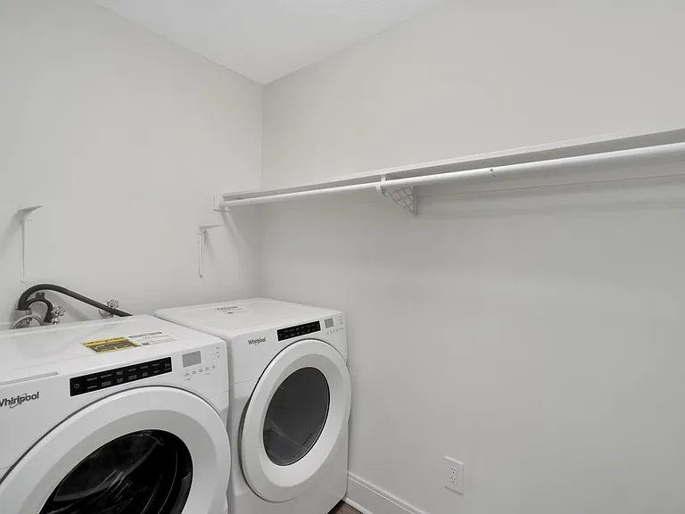 847 Howard Ave #21 — Photo 9