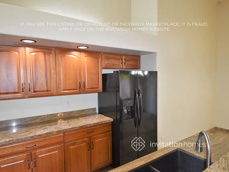 10886 W Loma Ln — Photo 7