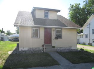 813 7th Ave, Sheldon, IA 51201