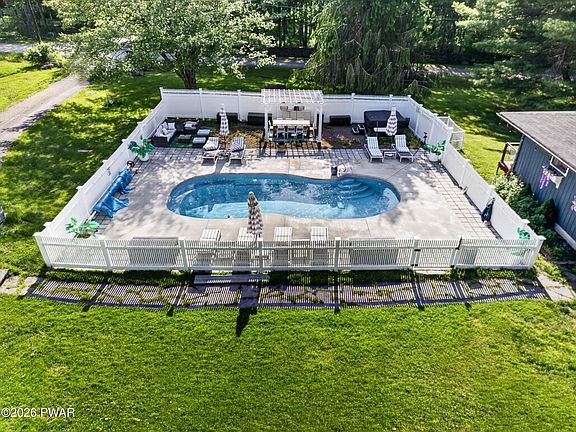 5th image of 70 Meadowland Dr
