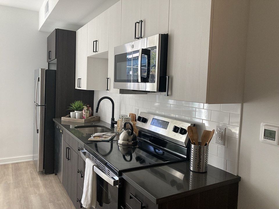 1st image of 2112 N Front St #403