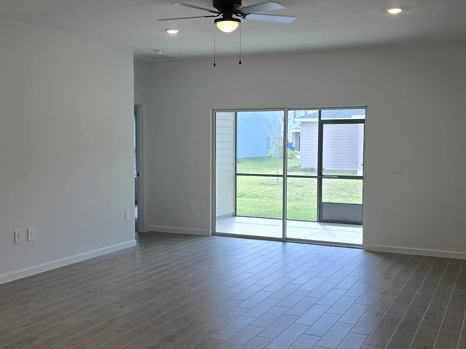 4 bed, 2267 sqft, $2,395 — Photo 2