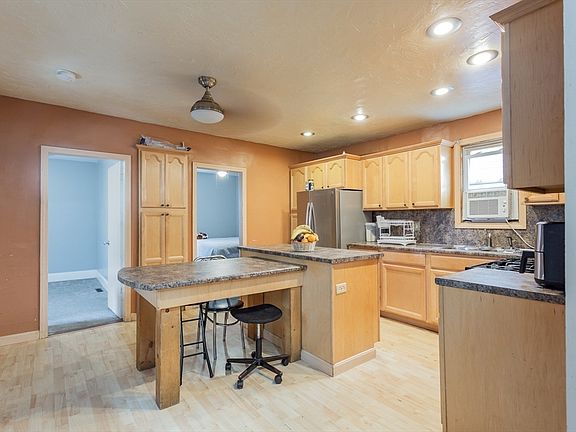 4th image of 329 Cottage St