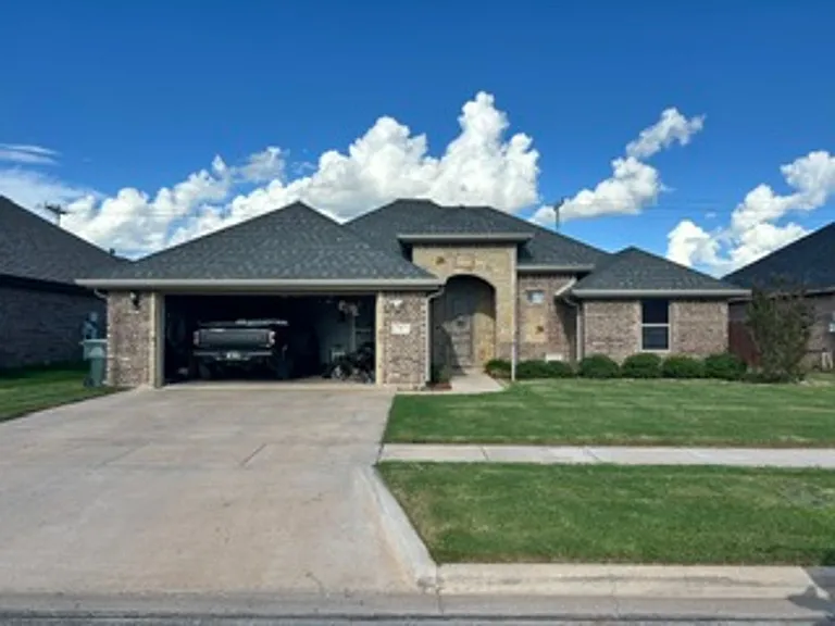 7065 McLeod Dr — Photo 2
