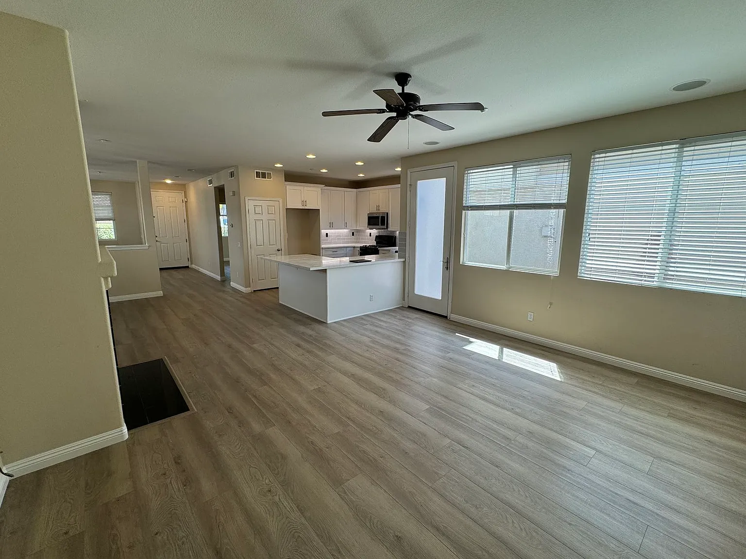 4 bed, 2436 sqft, $4,198 — Photo 4