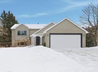 298 70th St N, MAHTOMEDI, MN 55115
