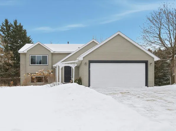 298 70th St N, Mahtomedi, MN 55115