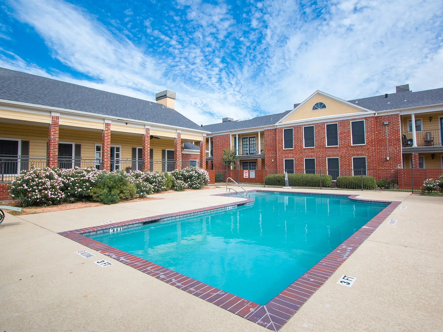 The Claridge Apartments — Photo 4