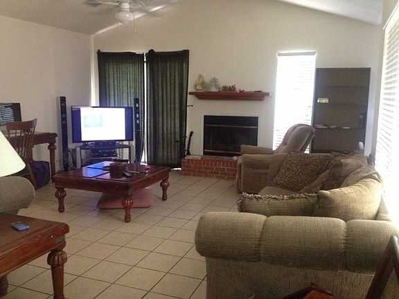 5th image of 3201 Earl Dr